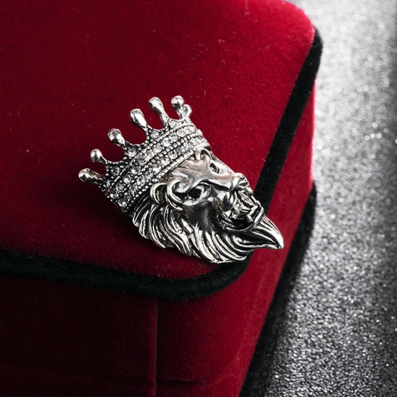 Lion Head Brooch Crystal Crown Lapel Pin for Men Suit Shirt Collar Pins Brooches - Picture 3 of 6